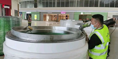 深圳機場衛(wèi)星廳不銹鋼景觀花箱現場安裝圖