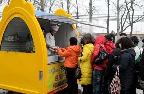 書報(bào)亭、早餐車，甚至垃圾桶都有二維碼“身份證”了。